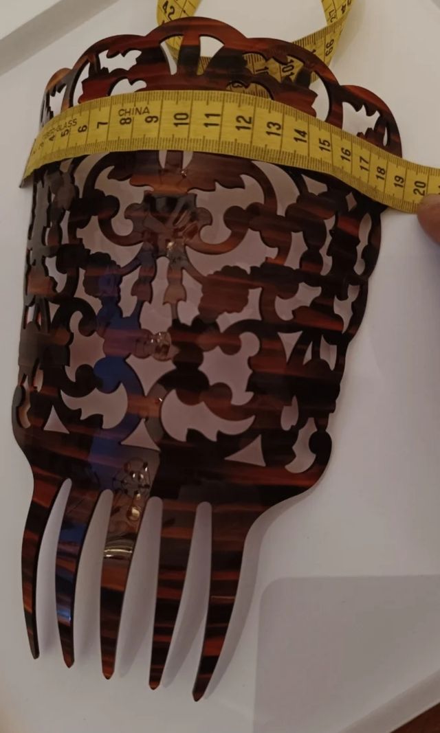 Peina , peineta o teja