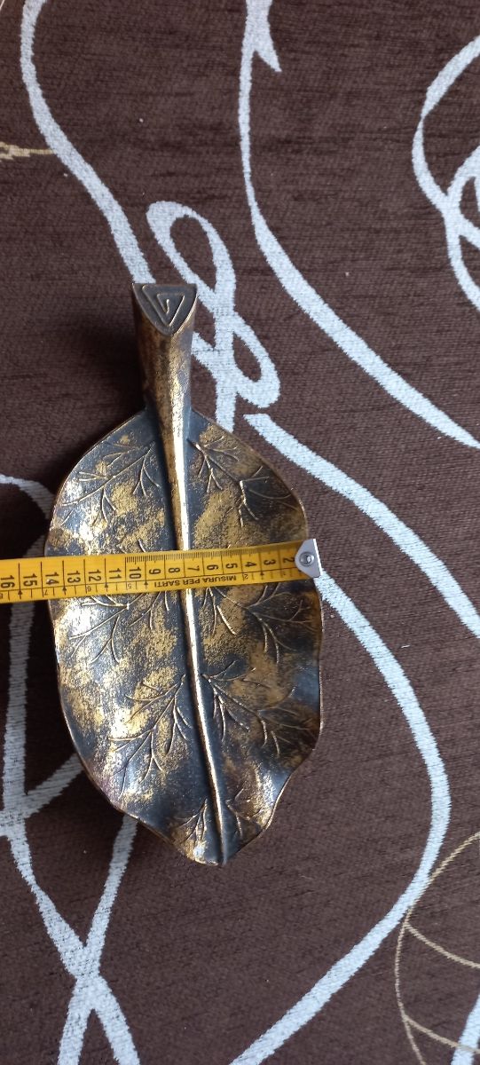 Portaogetti foglia dirata