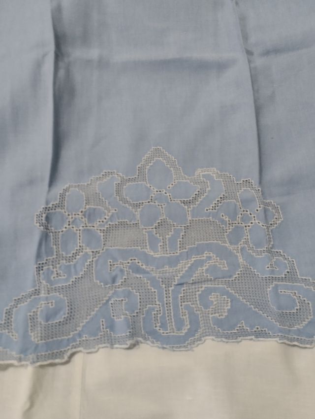 Asciugamani in lino ricamato. Antica