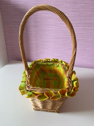 Cesta de mimbre forrada