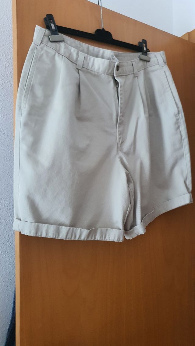 Pantalon corto con pinzas