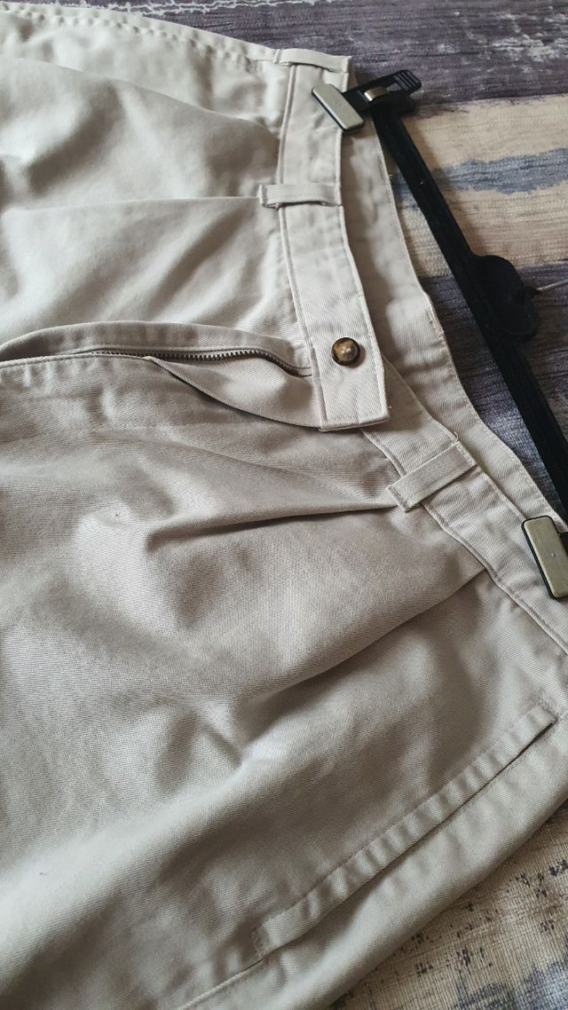 Pantalon corto con pinzas