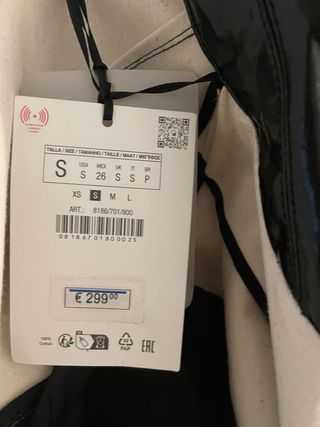 Gabardina 299€ edicion limitada color negro