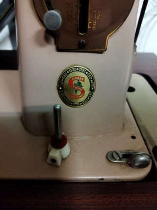Maquina de coser antigua