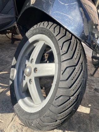 Moto Piaggio Vespa LX50