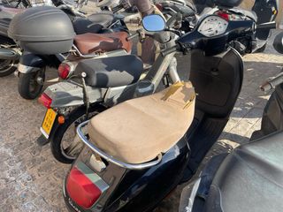 Moto Piaggio Vespa LX50