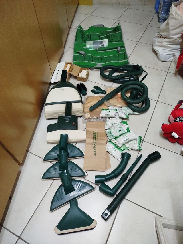 Vendo 17 Pezzi di worwerk 