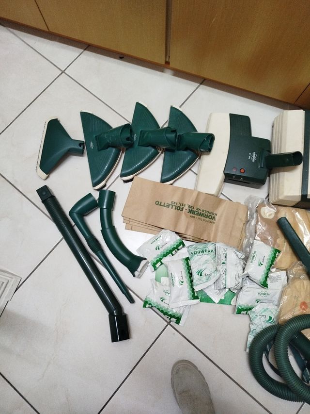 Vendo 17 Pezzi di worwerk 