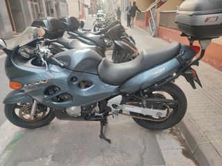 Vendo moto Suzuki GSXF 750 de carretera