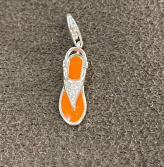 COLGANTE DE THOMAS SABO SANDALIA NARANJA