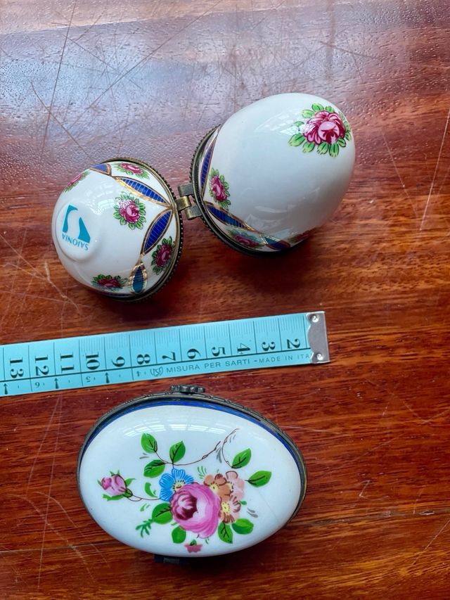 Cajita y huevo de porcelana Sajonia