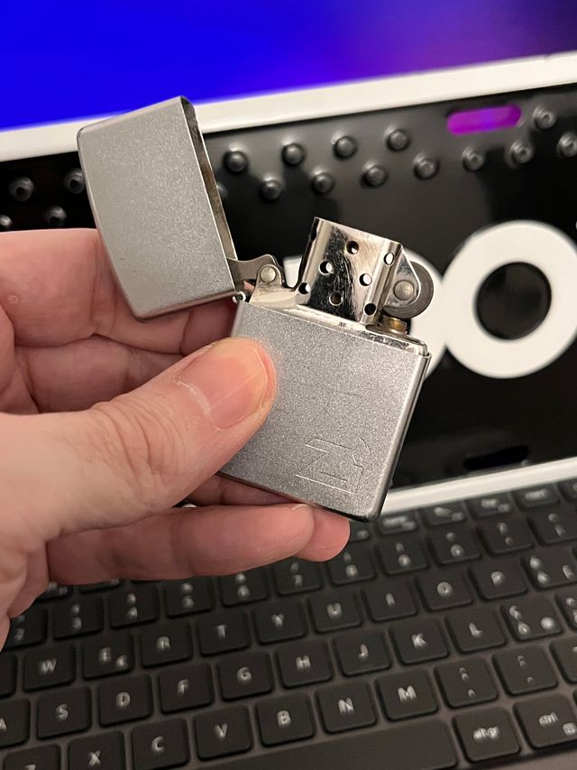 Accendino Zippo logo Zippo 2002