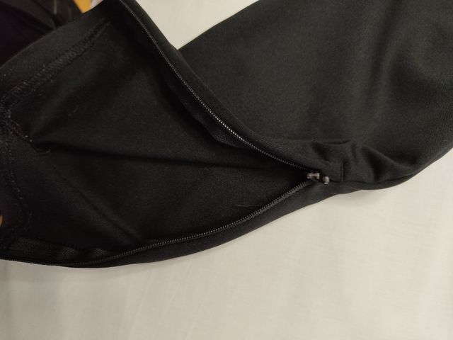 Pantalón Nike ajustado