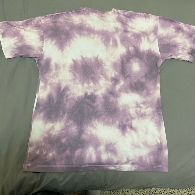 Camiseta lila tie dye
