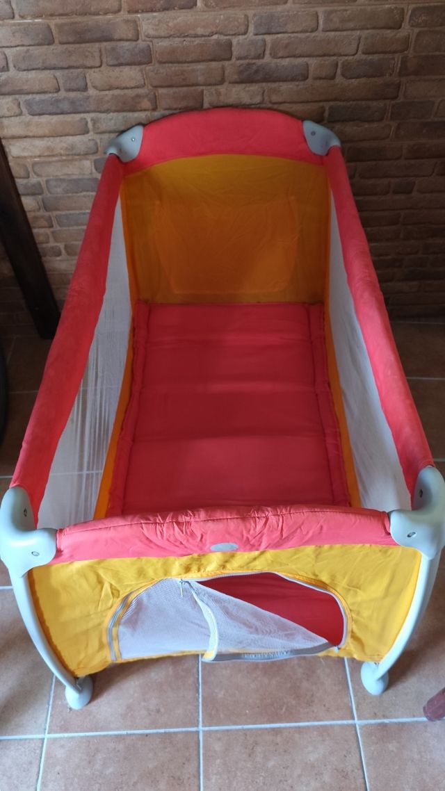 Cuna de viaje o parque infantil