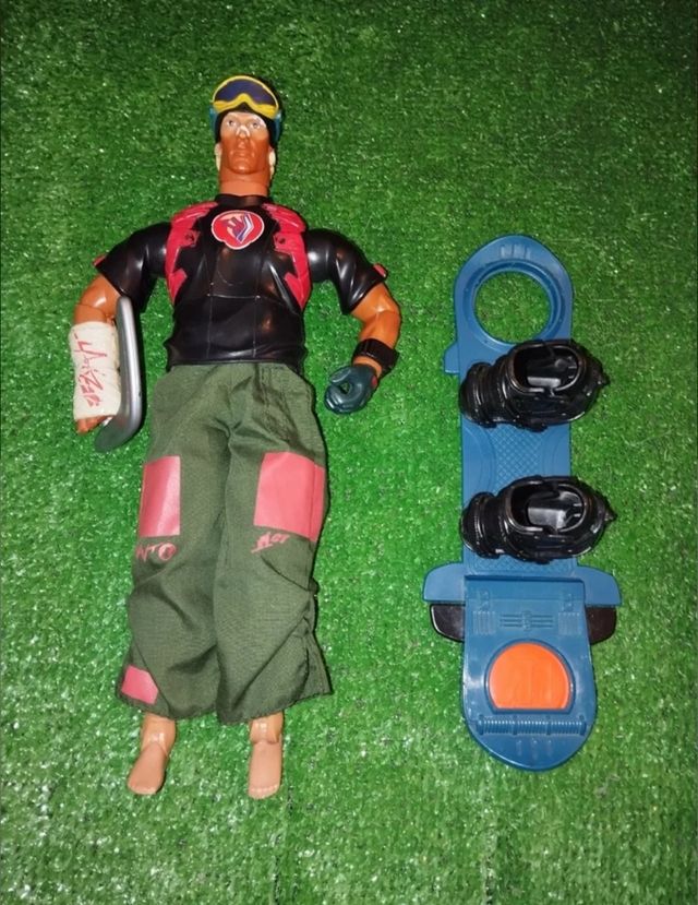 ACTION MAN Flynt con snowboard SKATEBOARD,HASBRO