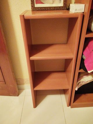 Mesita alta o estanteria