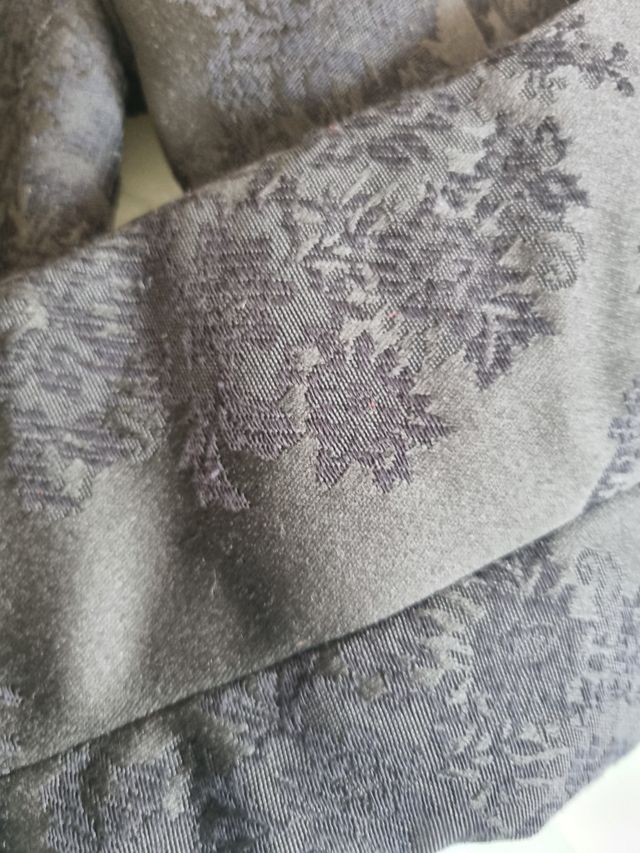 Cuerpo de fallera negro.