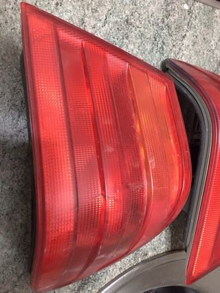 VENDO PILOTOS TRASEROS MERCEDES W210 / AÑO 99