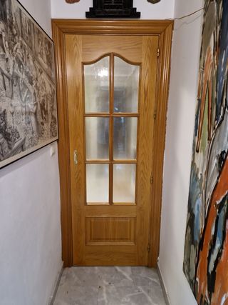 Puerta con cristales.