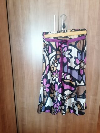 Falda midi de raso con cintura elástica
