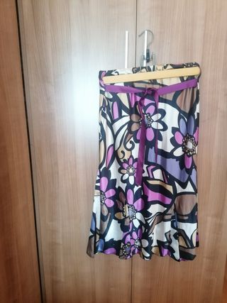 Falda midi de raso con cintura elástica
