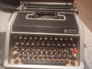 Maquina de escribir Olivetti Lettera DL