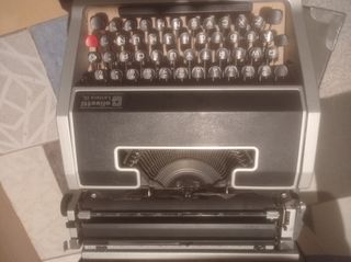 Maquina de escribir Olivetti Lettera DL