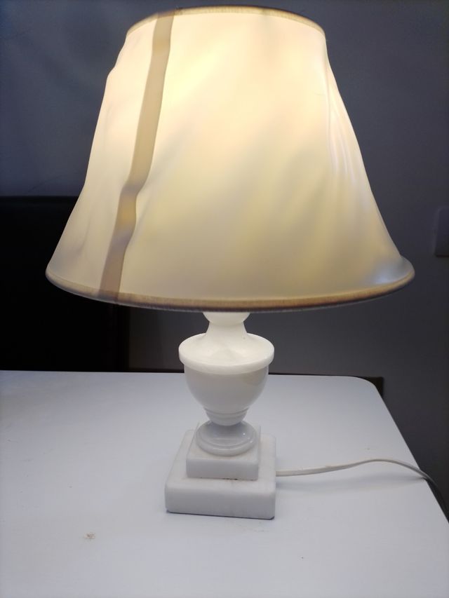LAMPARA DE MESA DE ALABASTRO