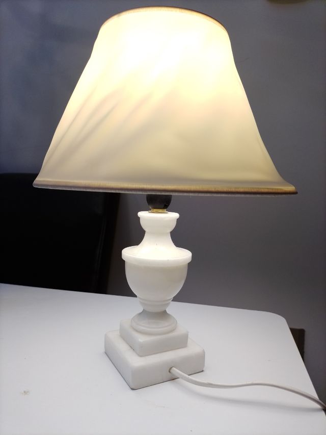 LAMPARA DE MESA DE ALABASTRO