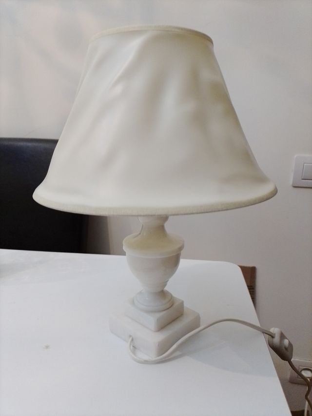 LAMPARA DE MESA DE ALABASTRO
