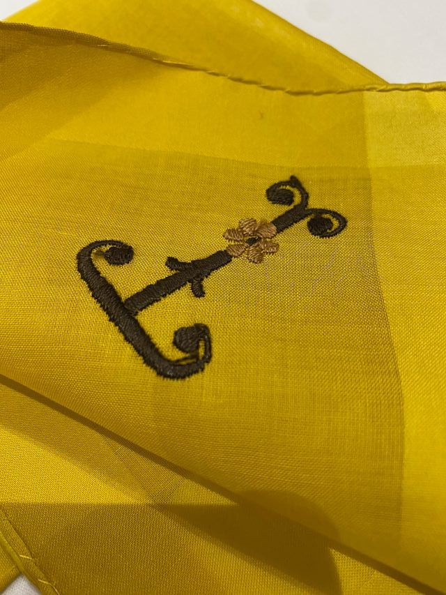 Pañuelo vintage mostaza