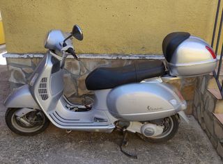 Tapa frontal verde Vespa Granturismo 125l
