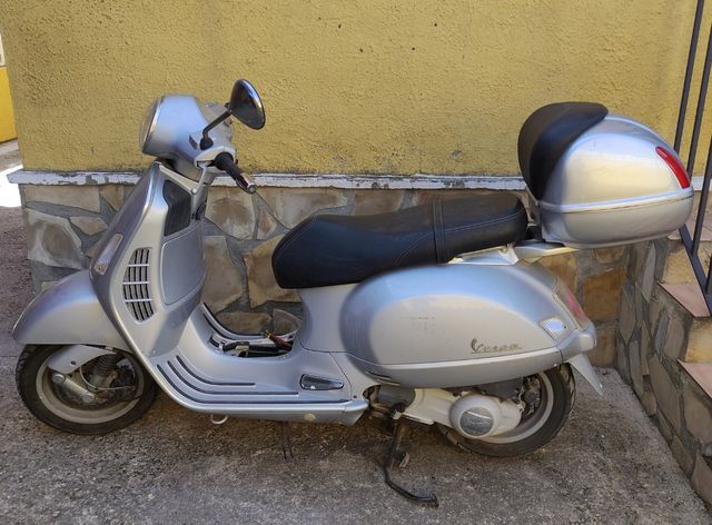 Tapa frontal verde Vespa Granturismo 125l