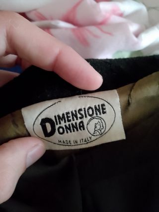 Giacca da donna con bottoni decorati