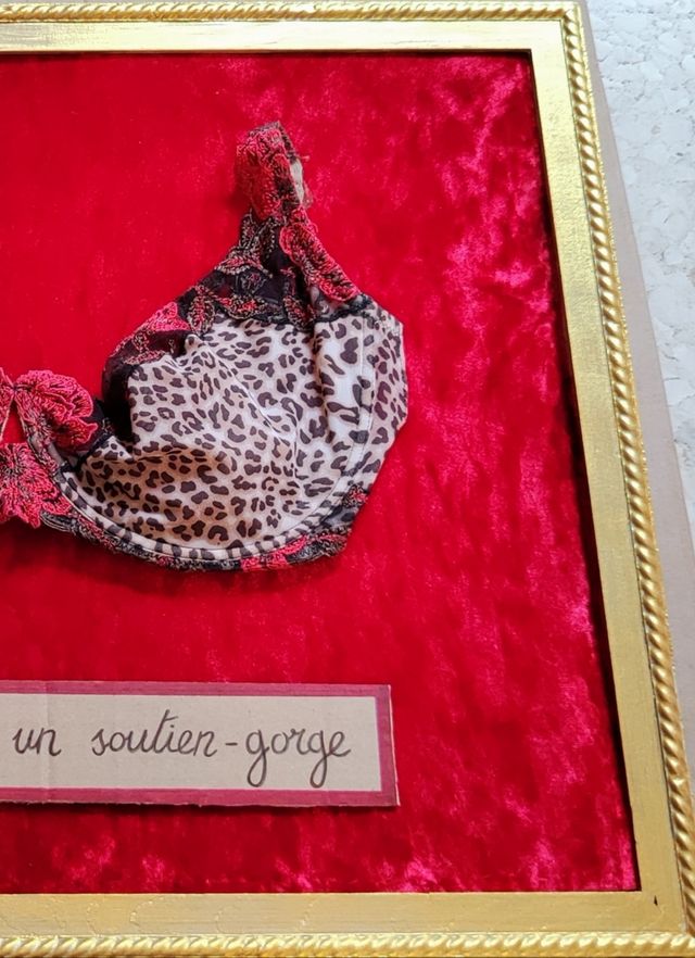 Pieza decorativa referencia Magritte