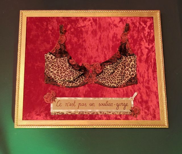 Pieza decorativa referencia Magritte