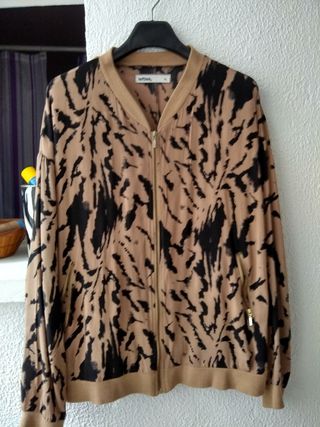 Cazadora animal print