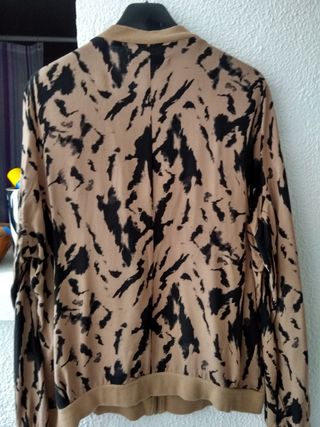 Cazadora animal print
