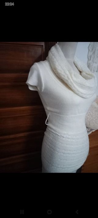 Abito bianco in maglia