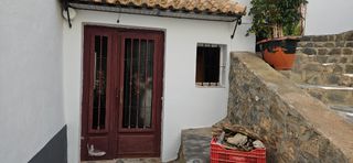 Pintura y reformas hacemos todo tipo de trabajos.