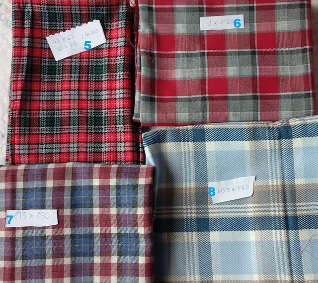 Retales de tela variados, medidas en fotos.