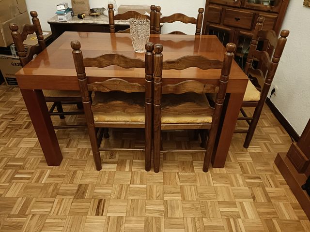 Mesa de comedor y 6 sillas