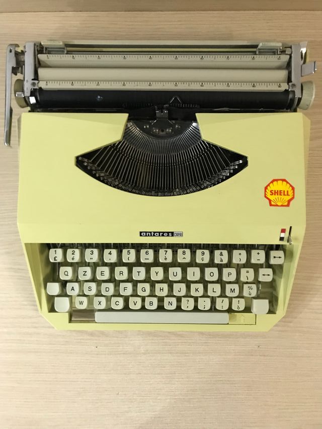 Macchina per scrivere vintage anni '60