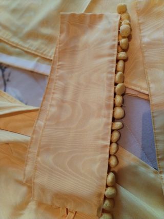 Cortinas amarillas hacen aguas