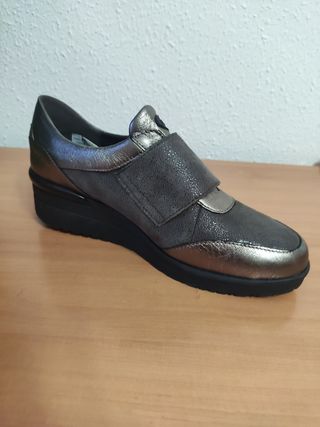 Zapato plano color bronce n. 38