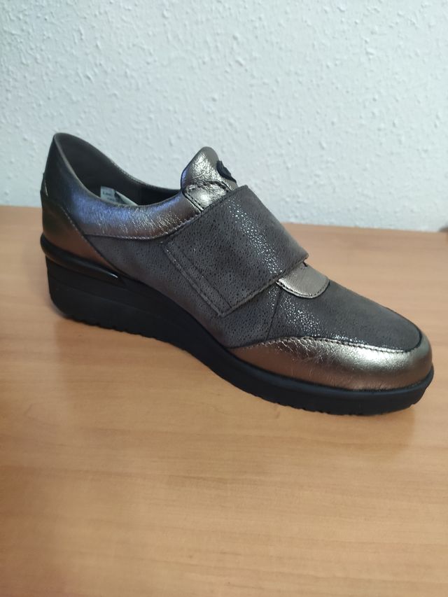 Zapato plano color bronce n. 38