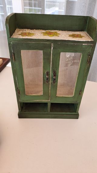Adorno. ARMARIO DE MADERA