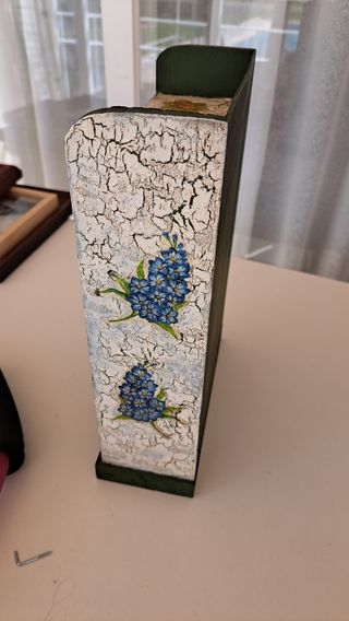 Adorno. ARMARIO DE MADERA