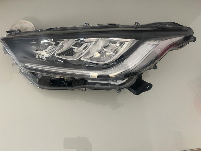 Faro toyota yaris xp210